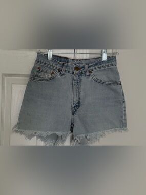 Levi's Light Blue Frayed Hem Denim Women’s Shorts•  Size 8